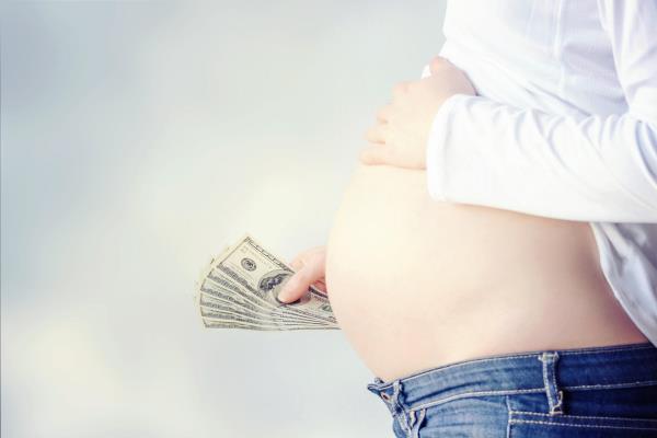 代孕妈妈挣多少钱?