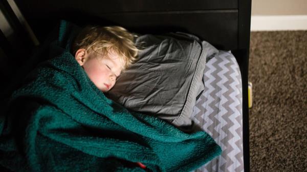 幼儿睡眠训练:尝试的方法，过渡技巧，小睡
