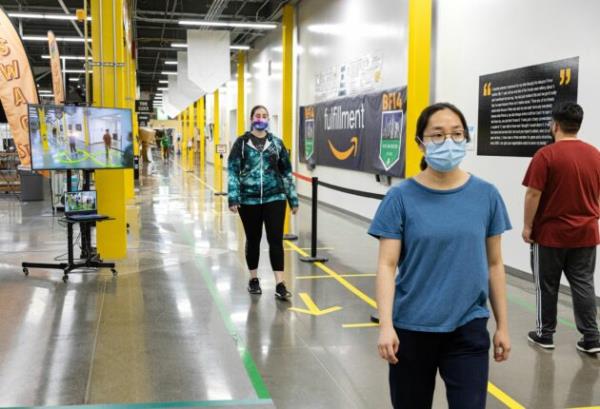 亚马逊告诉美国仓库工人，现在无论接种情况如何，口罩都是可选的