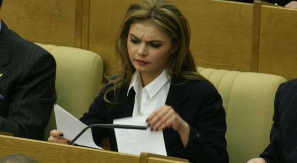 欧盟可能制裁弗拉基米尔·普京传闻中的女友、众议员阿丽娜·卡巴耶娃