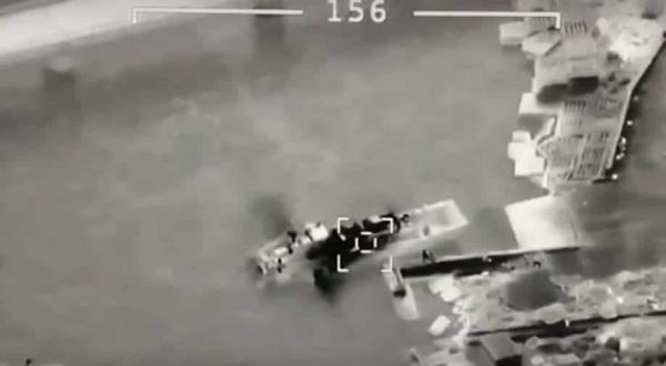 乌克兰称，俄罗斯在黑海蛇岛的登陆艇在无人机袭击中沉没