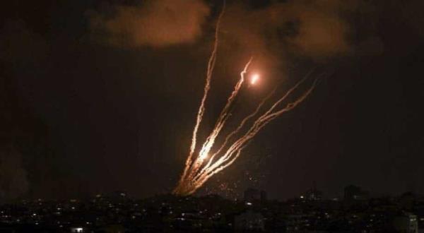 空袭警报在耶路撒冷响起;以色列和加沙武装分子继续袭击