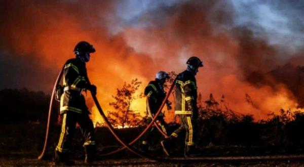 专家说，肆虐的野火可能会把欧洲推向破纪录的破坏