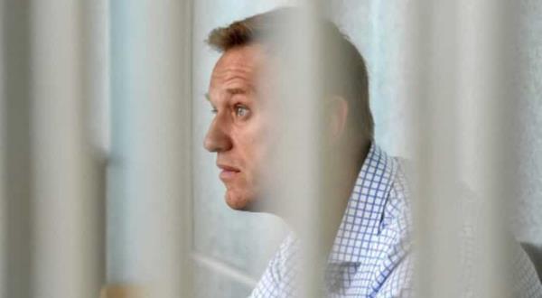 被监禁的克里姆林宫评论家阿列克谢·纳瓦尔尼呼吁“对普京寡头的全面战争”