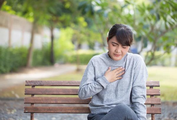 10-weeks-pregnant-symptoms-heartburn