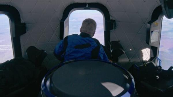 威廉·夏特纳(William Shatner)描述了他在蓝色起源(Blue Origin)飞往太空时对地球感到的“压倒性的悲伤”
