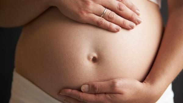 5 mo<em></em>nths pregnant belly