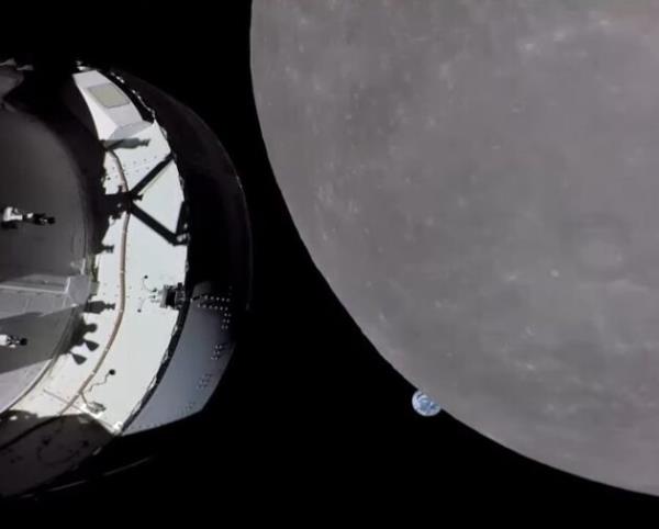 美国宇航局的猎户座太空舱环绕月球，捕捉到的景色会让你头晕目眩