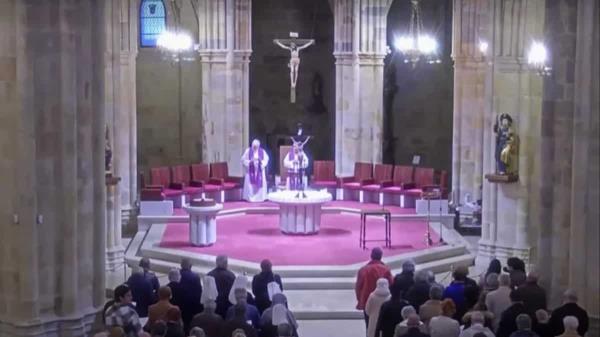 西班牙:大教堂为神父性侵受害者举行弥撒