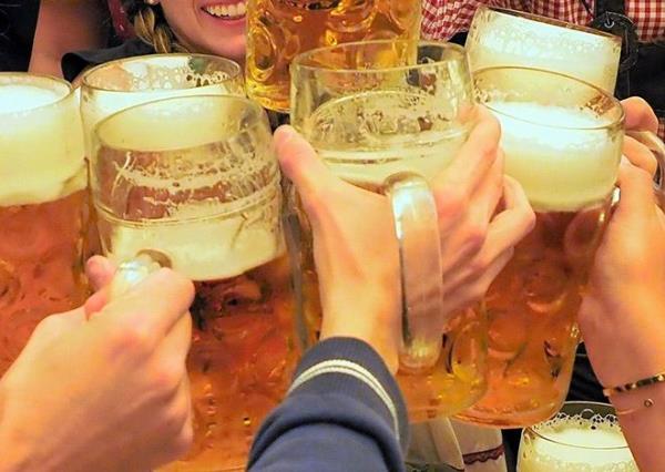 饮酒指南警告说，每天一杯啤酒会增加患癌症的风险