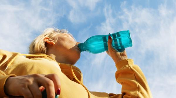 你的一次性水瓶可能含有24万个塑料纳米颗粒