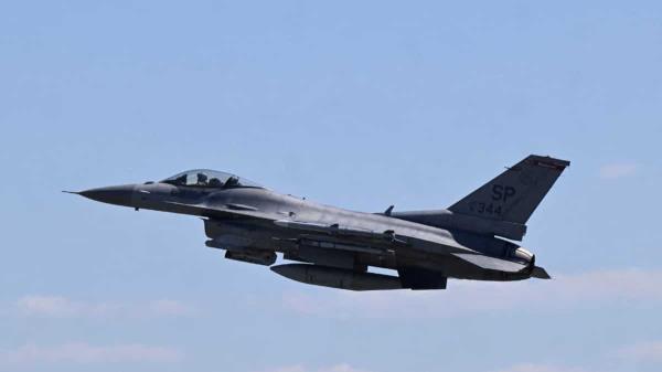 美国F-16战斗机在“飞行紧急情况”后在韩国西海岸坠毁