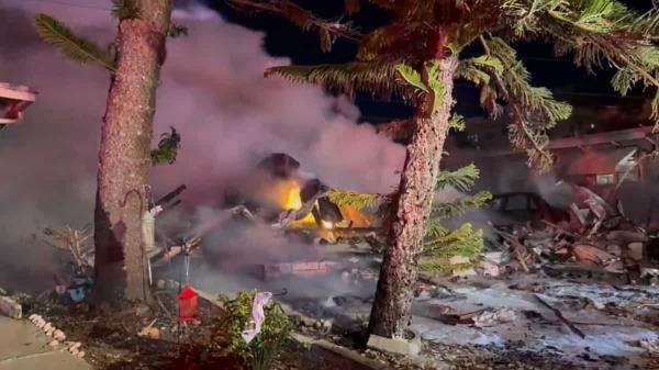 佛罗里达致命飞机坠毁:飞机与移动房屋相撞，多人丧生点击这里观看视频