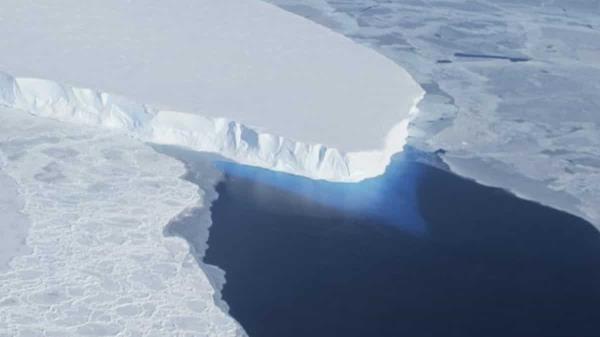 搜索车在南极洲的“末日冰川”下爆炸，消失了