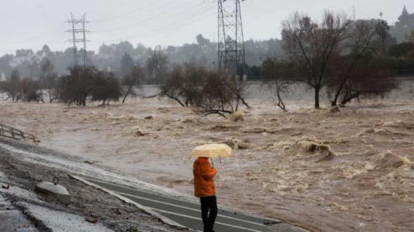 加州:风暴肆虐，至少两人死亡，数百万人进入洪水预警
