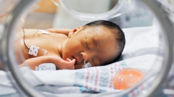 美国疾病控制与预防中心的报告称，在过去十年中，早产增加了12%