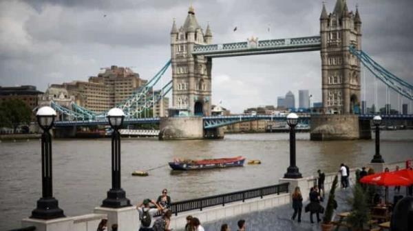 英国:警方称，伦敦化武袭击者可能在泰晤士河溺亡