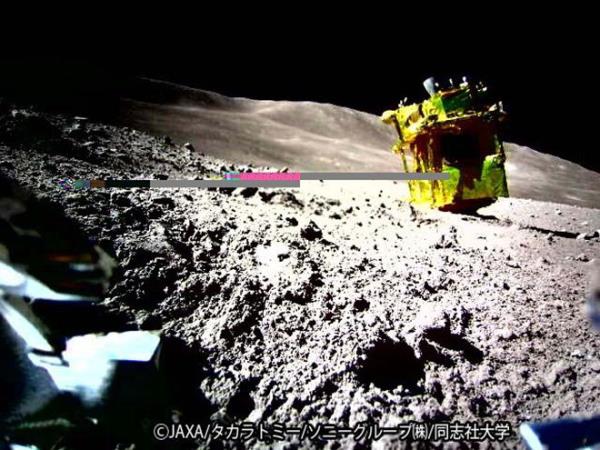 日本的SLIM月球探测器意外地在月夜中幸存下来