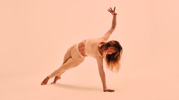 《与星共舞》明星朱丽安·霍夫讲述如何通过跳舞来减肥和健康