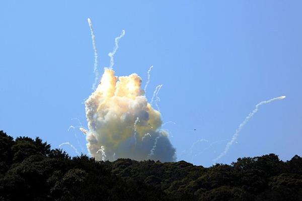 爆炸缩短了原计划的首次商业卫星发射